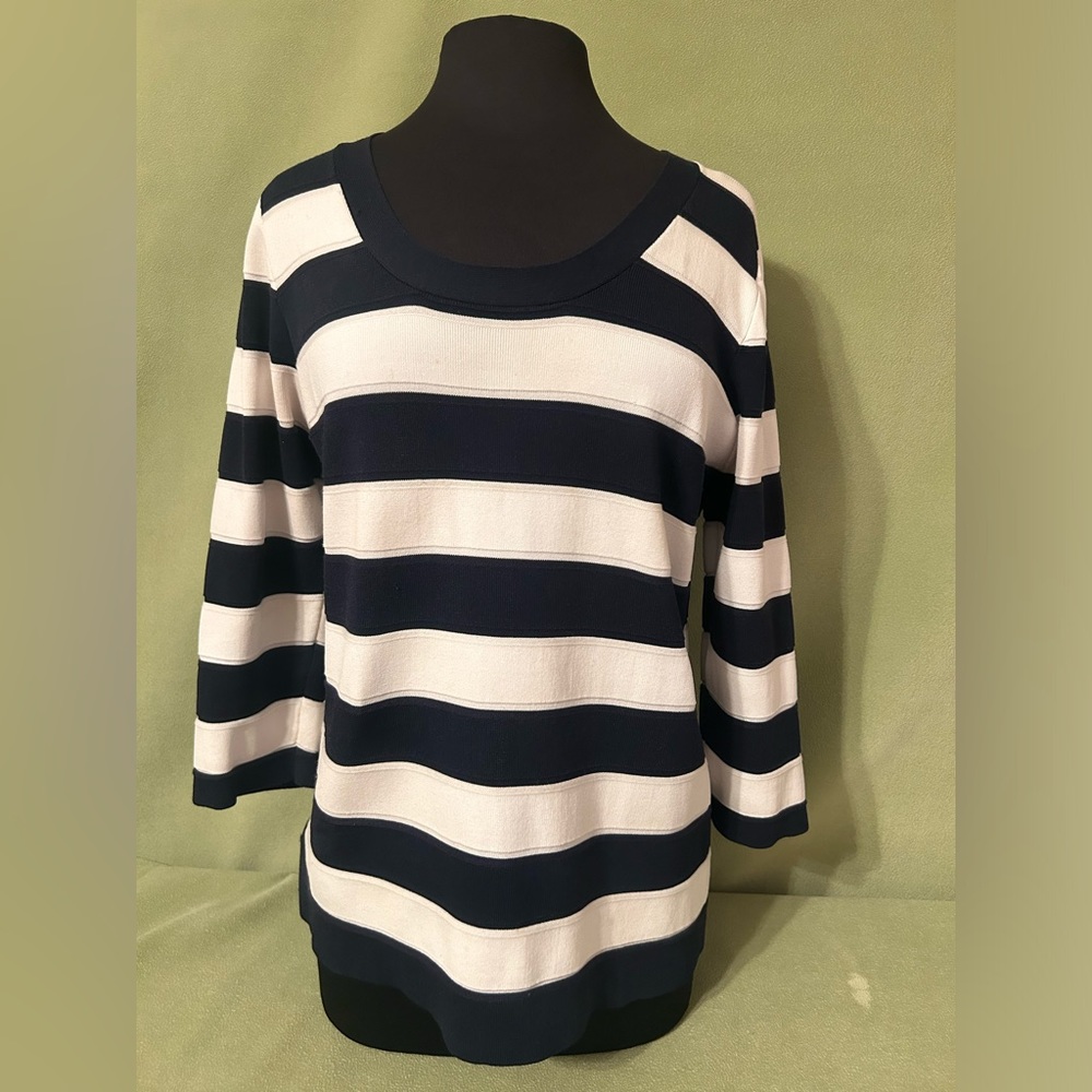 Cute Navy Blue and White 3/4 length sleeves.